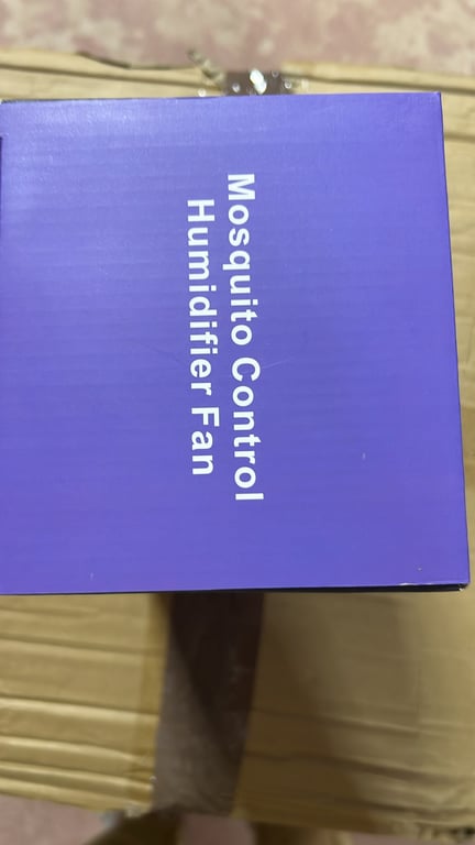 Ventilator cu Umidificare și Lampă Anti-Țânțari 4 în 1 – Răcire, Pulverizare, Iluminare de Noapte și Capturare Insecte